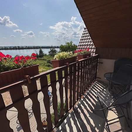 Penzion Vinařský dům PÁLAVA Strachotin Exterior foto