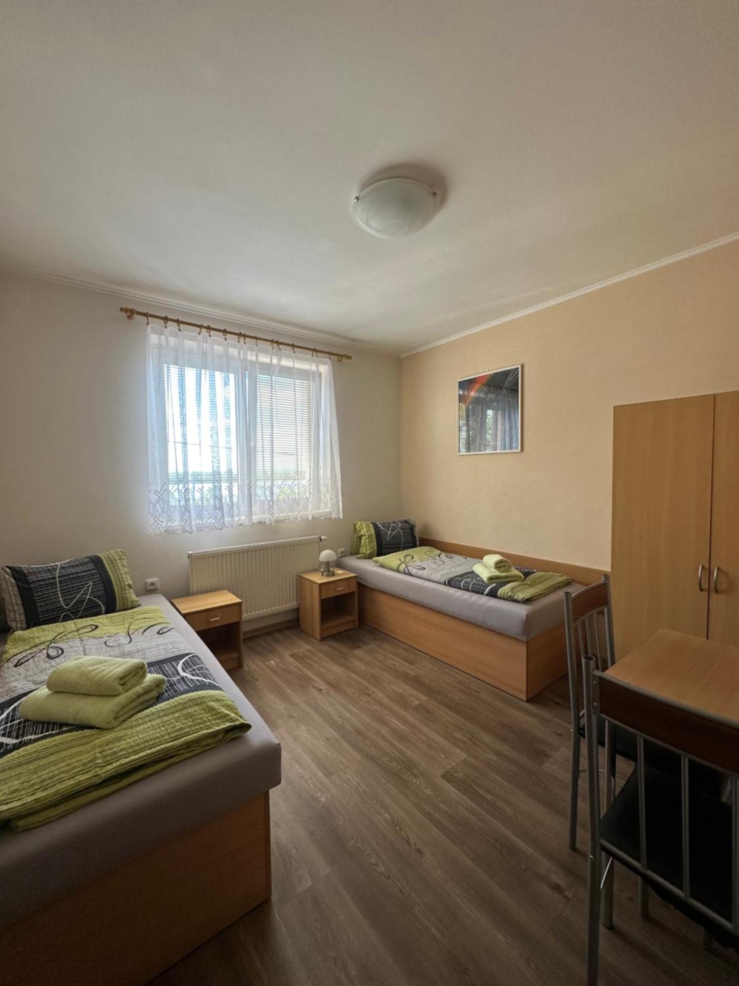 Penzion Vinařský dům PÁLAVA Strachotin Exterior foto
