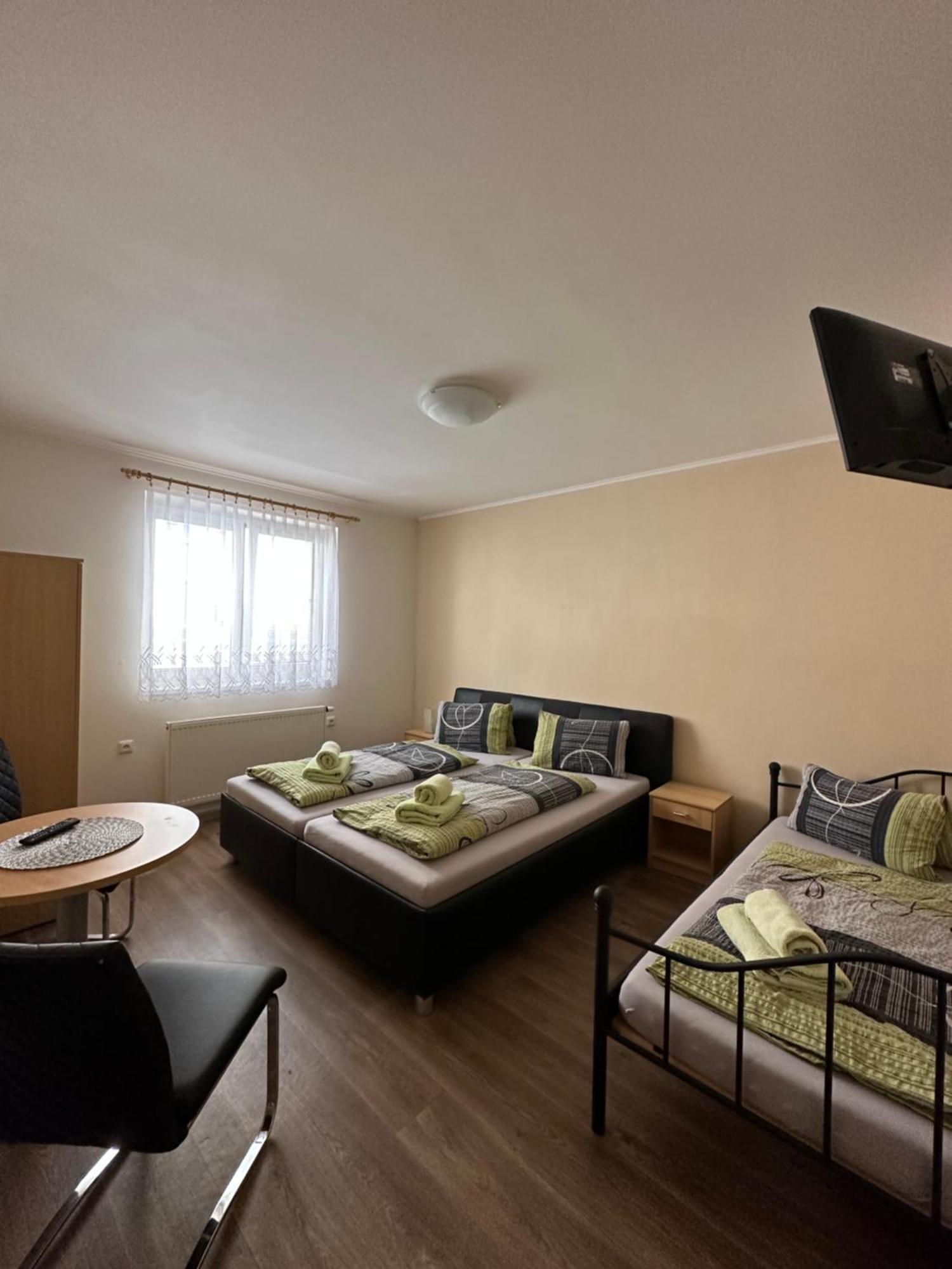 Penzion Vinařský dům PÁLAVA Strachotin Exterior foto
