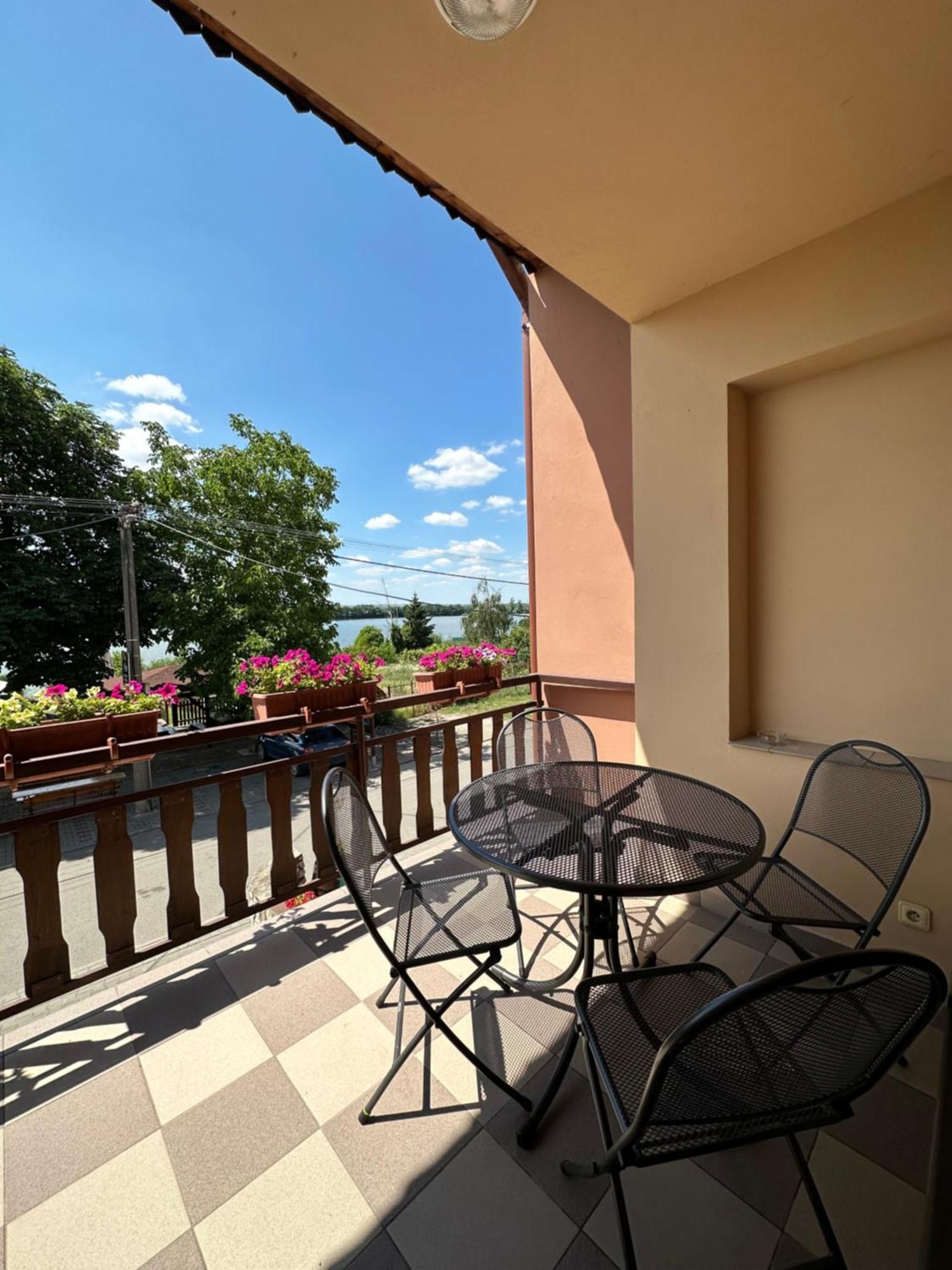 Penzion Vinařský dům PÁLAVA Strachotin Exterior foto