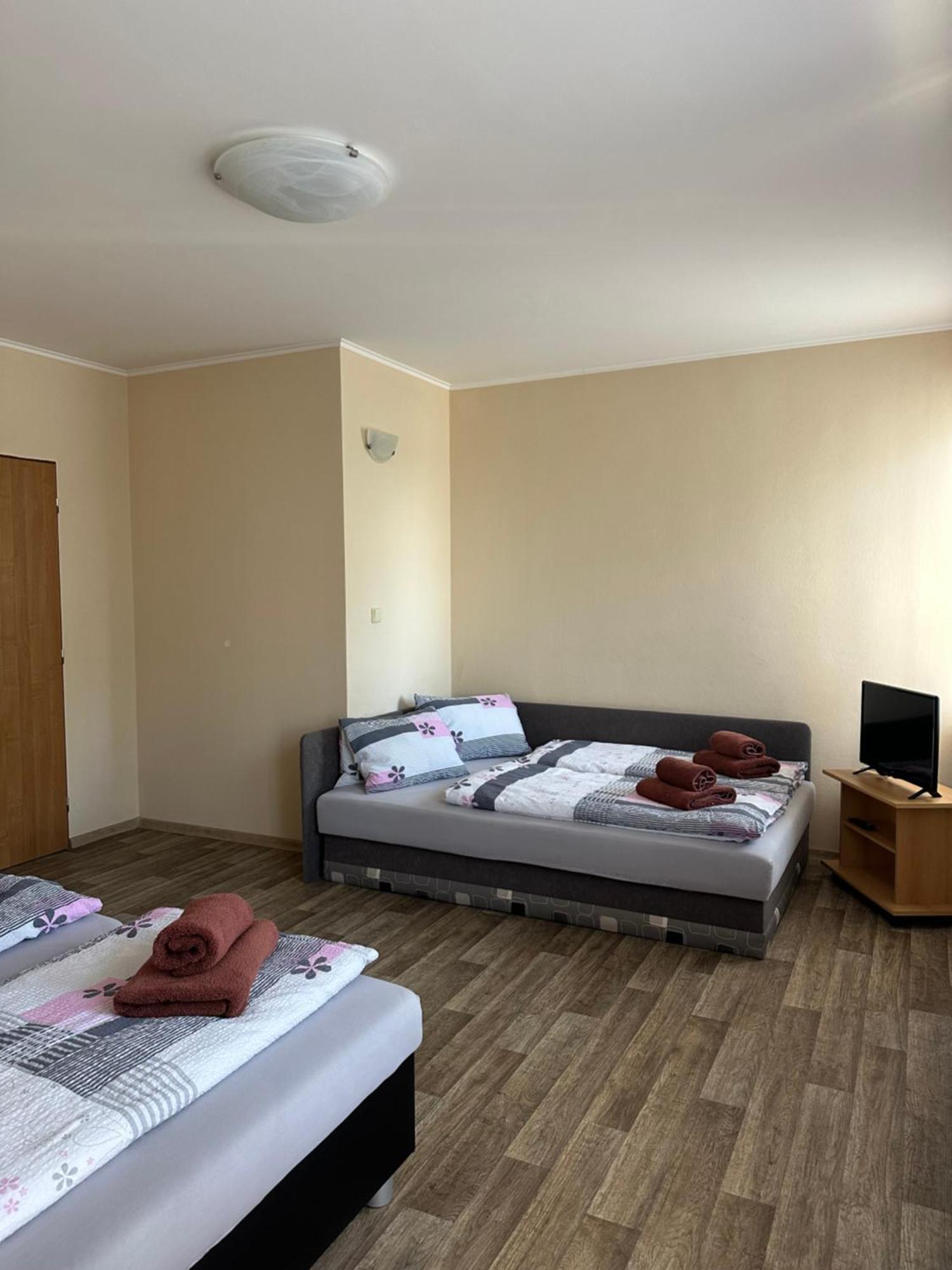Penzion Vinařský dům PÁLAVA Strachotin Exterior foto